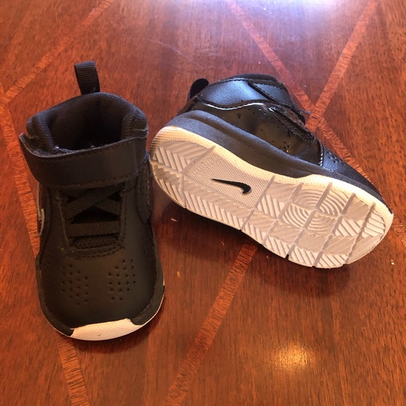 5 pairs infants sneakers, 2 adidas 3 Nike all very gently used - Picture 15 of 16